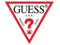 Logo Guess. Czerwony trójkąt z napisem "GUESS U.S.A.", znakiem zapytania i hasłami "WASHED JEANS".