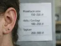 Cennik przekłuć: ucho 150-250 zł, helix 180-250 zł, septum 200-300 zł.