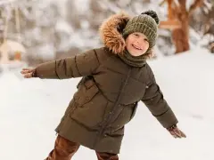 Najlepsze kurtki dla chłopca 128 - ciepłe i modne na każdą porę roku