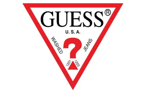 Logo Guess. Czerwony trójkąt z napisem "GUESS U.S.A.", znakiem zapytania i hasłami "WASHED JEANS".