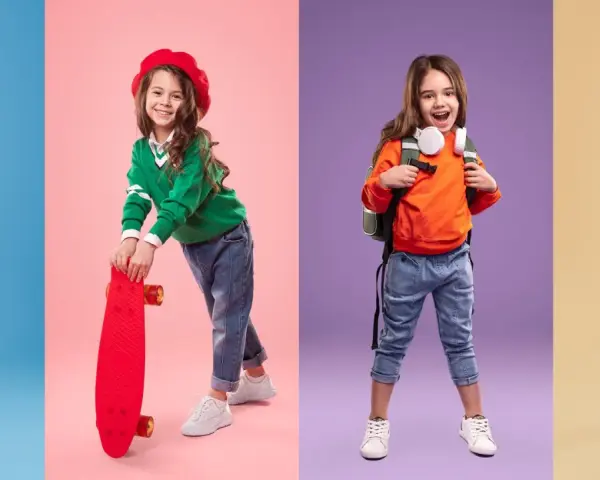 Cztery dziewczynki w modnych stylizacjach. Jedna w żółtym sweterku, druga z deskorolką, trzecia z plecakiem, czwarta w kurtce. Zaniżona rozmiarówka? Nie tutaj!