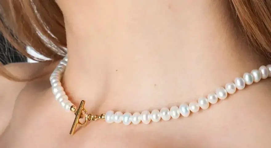 Naszyjnik choker co oznacza: historia, styl i jego znaczenie